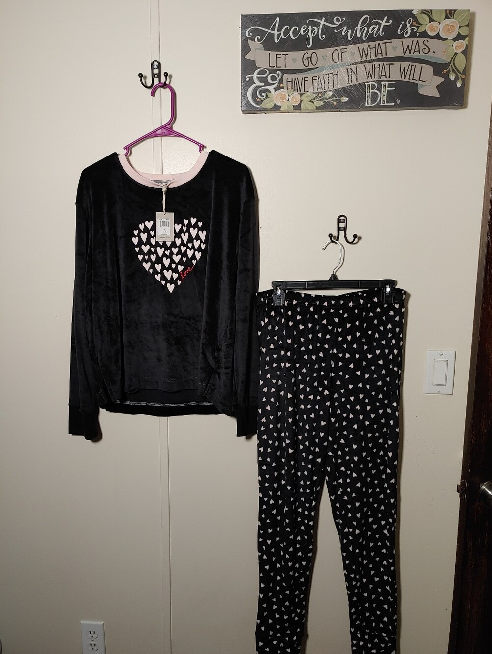 NWT Medium Ed By Ellen Degeneres Black & Pink Hearts Velour Pajama Set